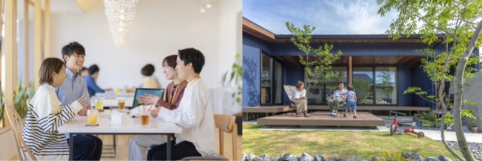 同じ机で談笑している社員4人・ウッドデッキがある平屋住宅