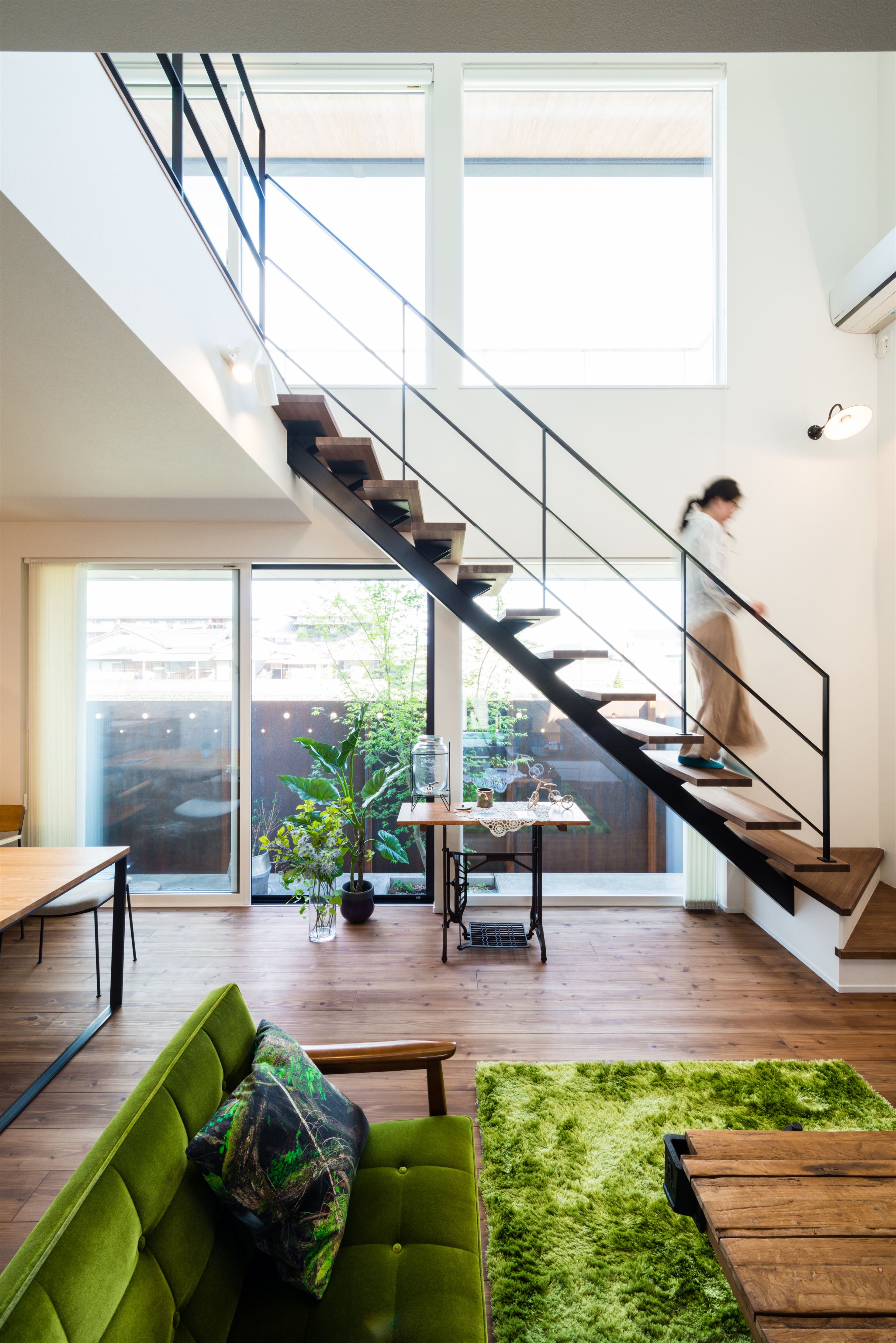 鉄骨階段の施工事例 おしゃれなスケルトン階段 岐阜の注文住宅ならグランハウス一級建築士事務所