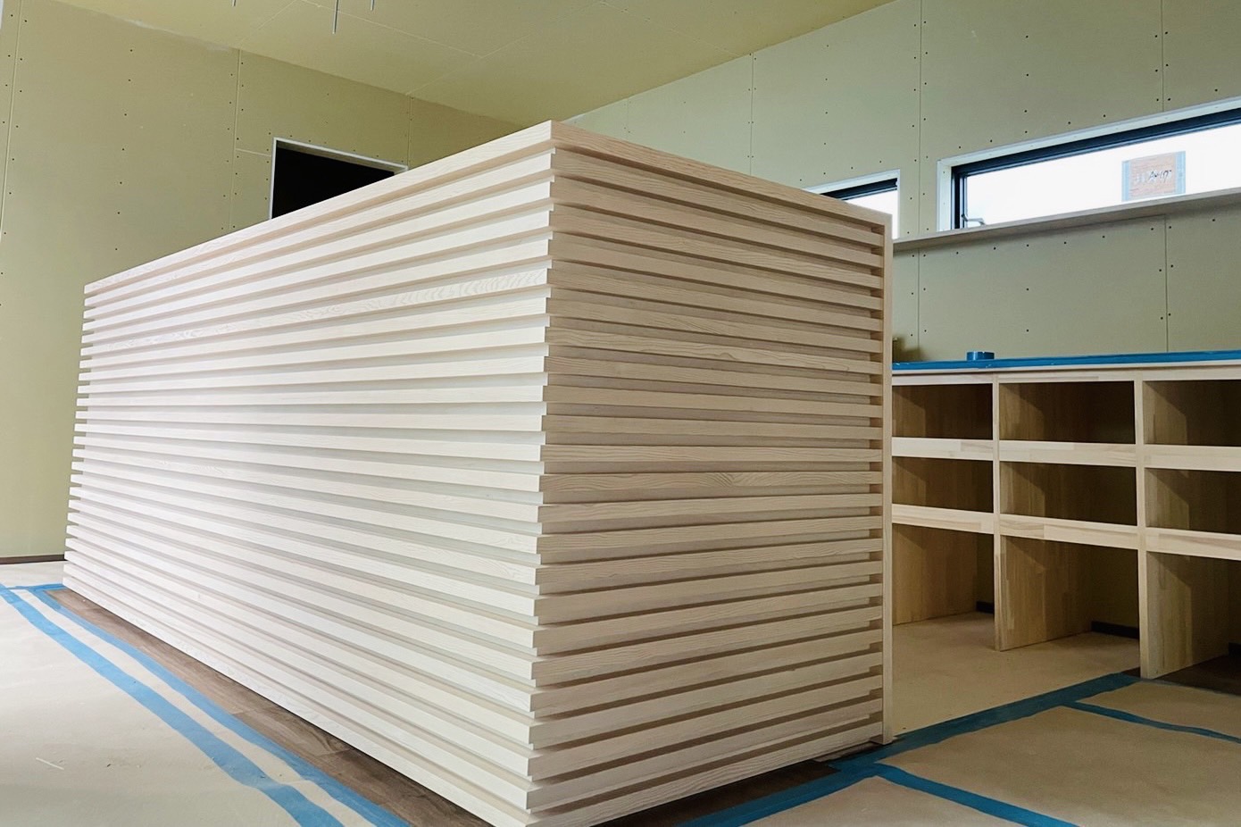 造作の木格子キッチン腰壁