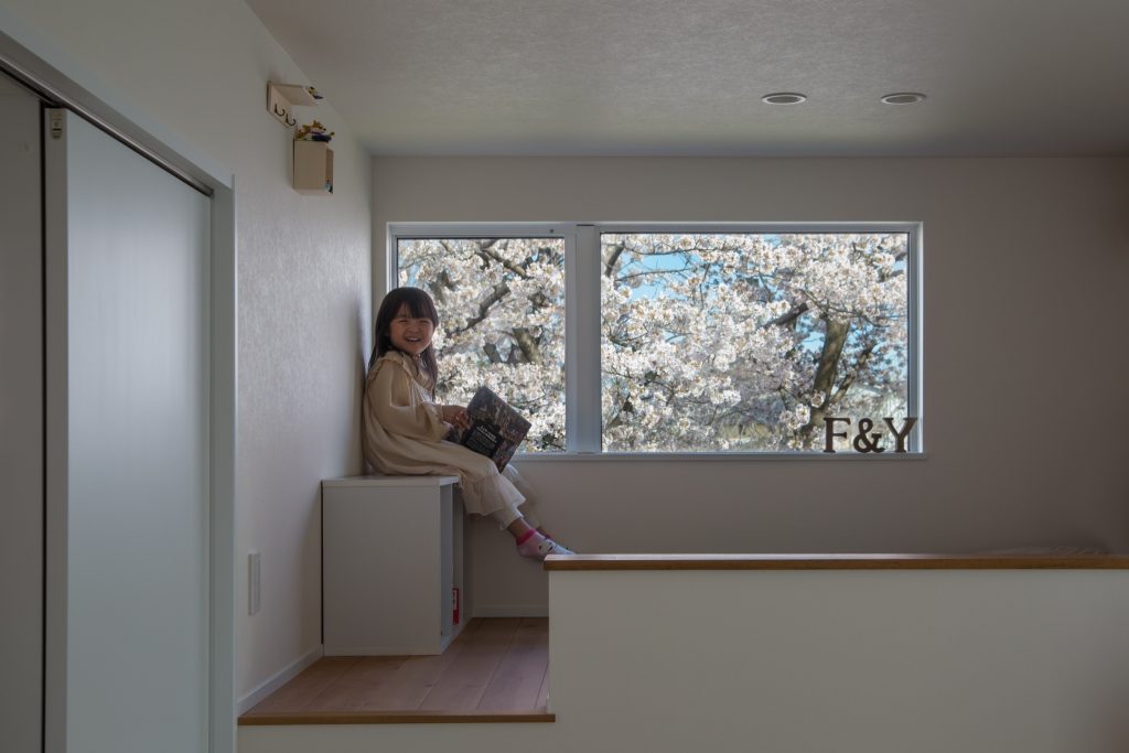 グランハウス-グランハウス一級建築士事務所-桜のみえる窓-借景窓