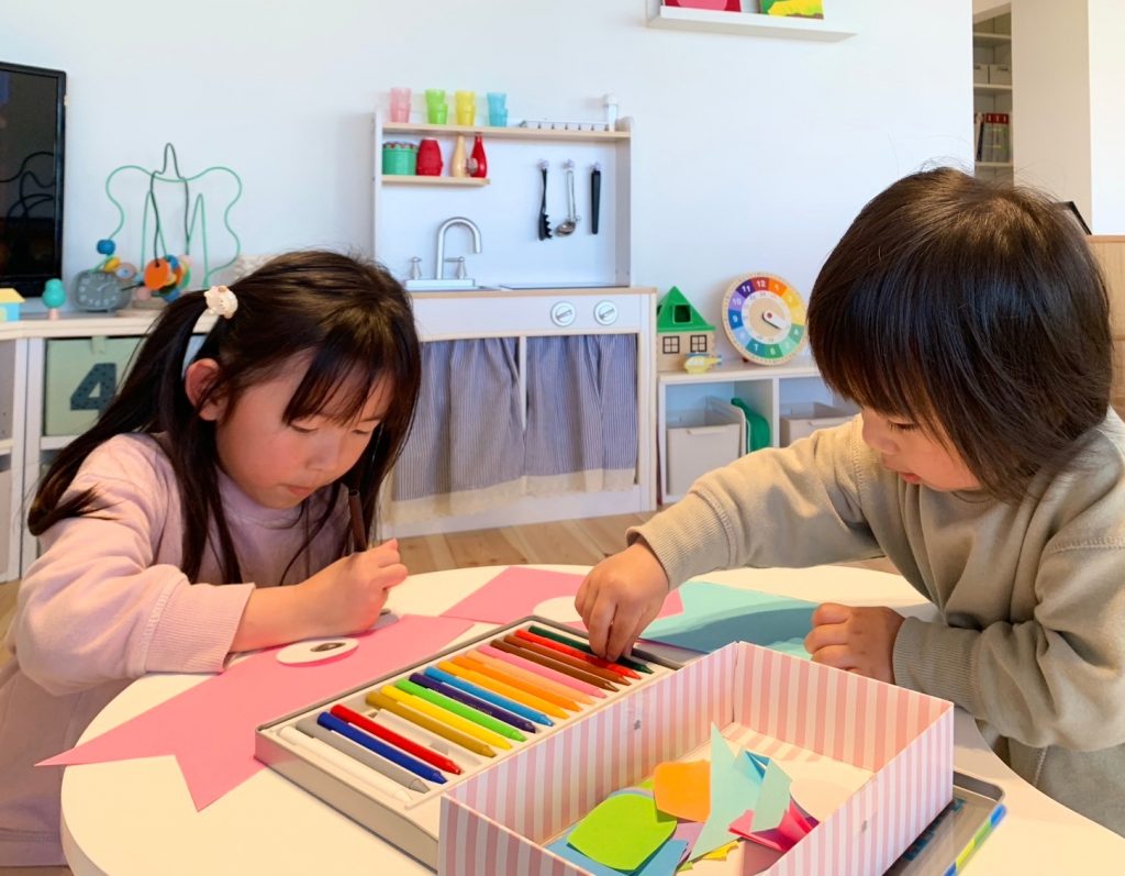 ①グランハウス四日市スタジオのお子様の様子