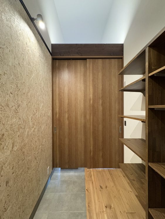 ④グランハウス-グランハウス一級建築士事務所ーOSB合板-DIYスペース-アメリカンハウス-シューズクロ―セット