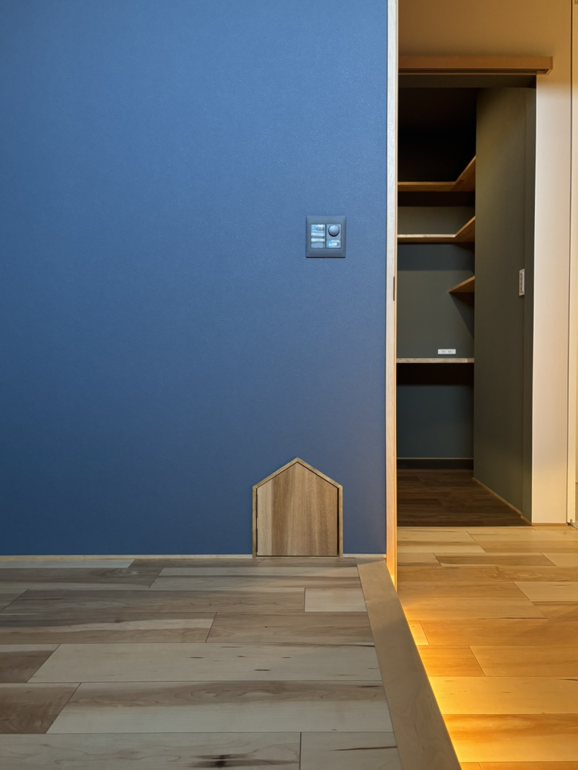 グランハウス-グランハウス一級建築士事務所ー寝室ー猫用入口