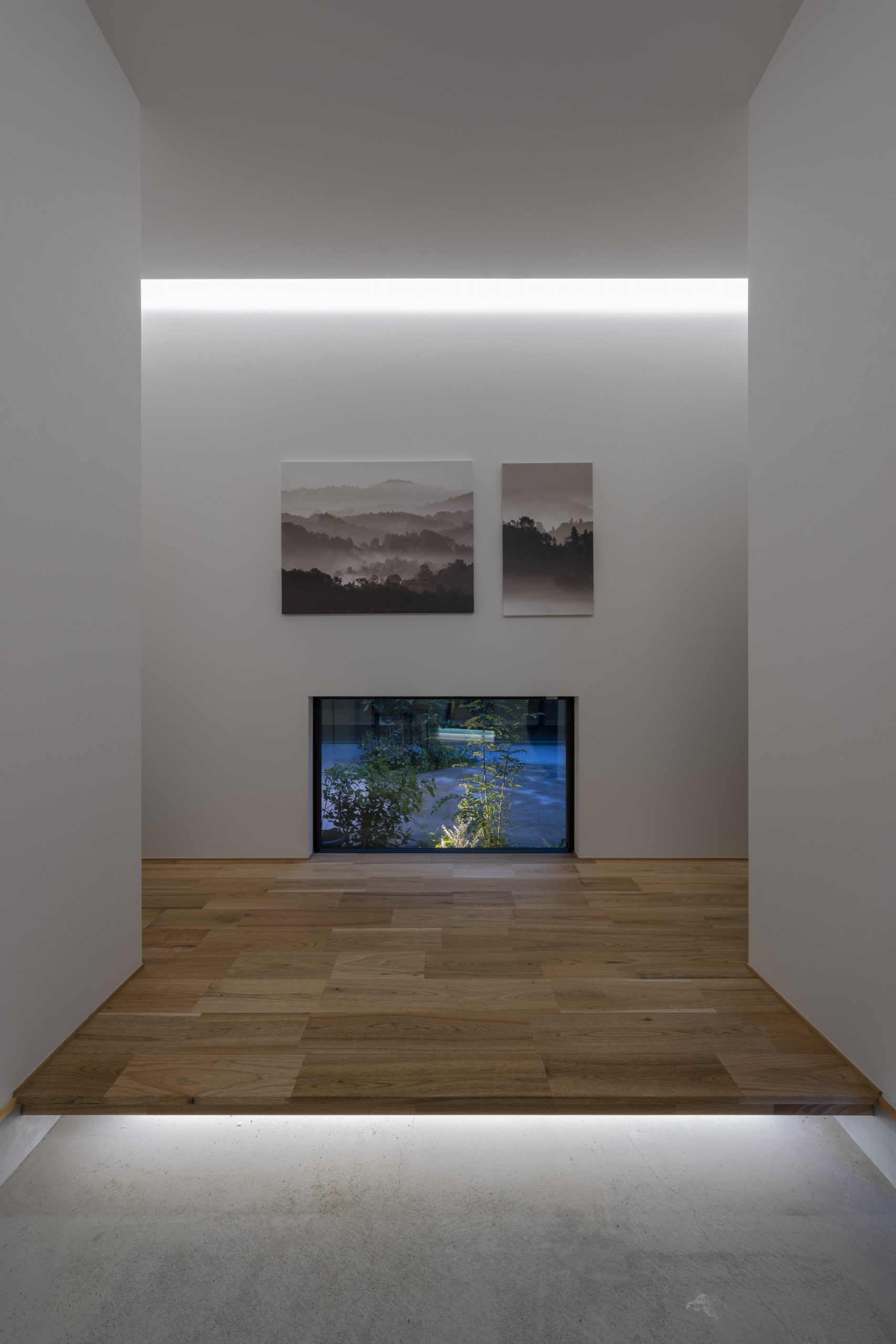 ①グランハウス‐グランハウス一級建築士事務所‐玄関‐玄関ホール‐ピクチャーウィンドウ‐地窓‐洗練空間‐美術館のような空間