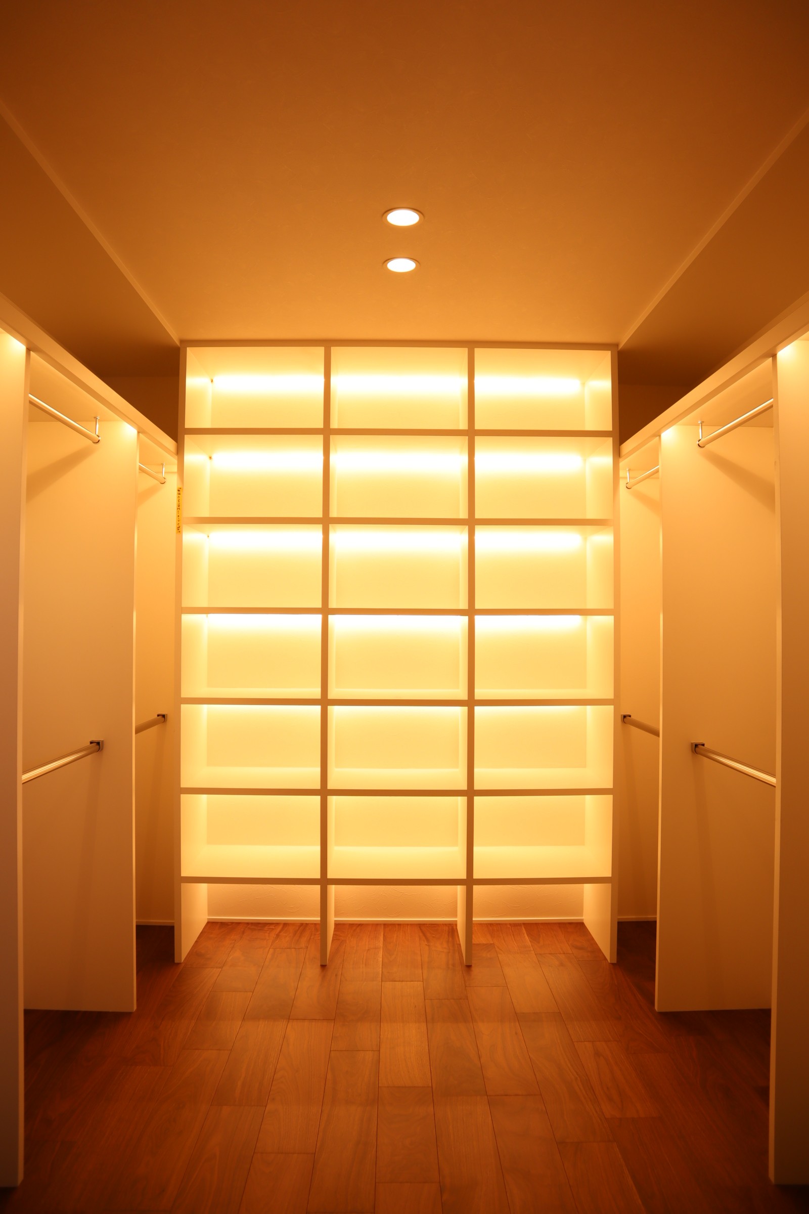 グランハウス‐グランハウス一級建築士事務所‐ウォークインクローゼット‐収納棚‐間接照明‐愛知‐岐阜‐三重