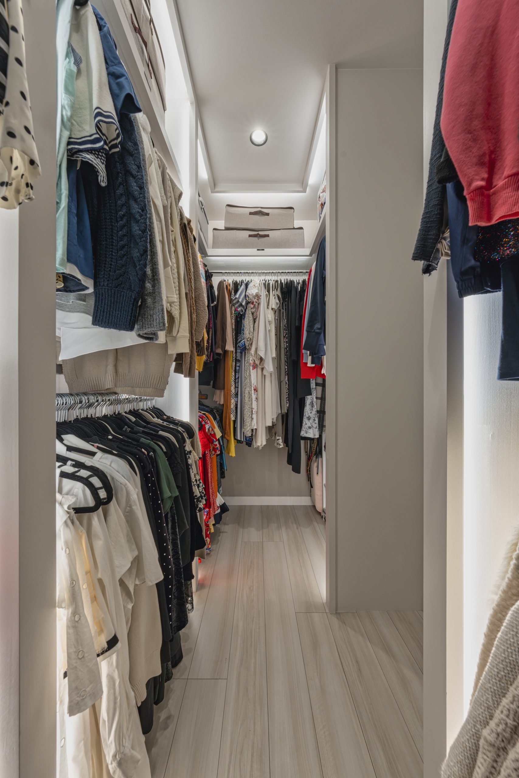 グランハウス‐グランハウス一級建築士事務所‐収納-ウォークインクローゼット‐ファミリークローゼット‐間接照明