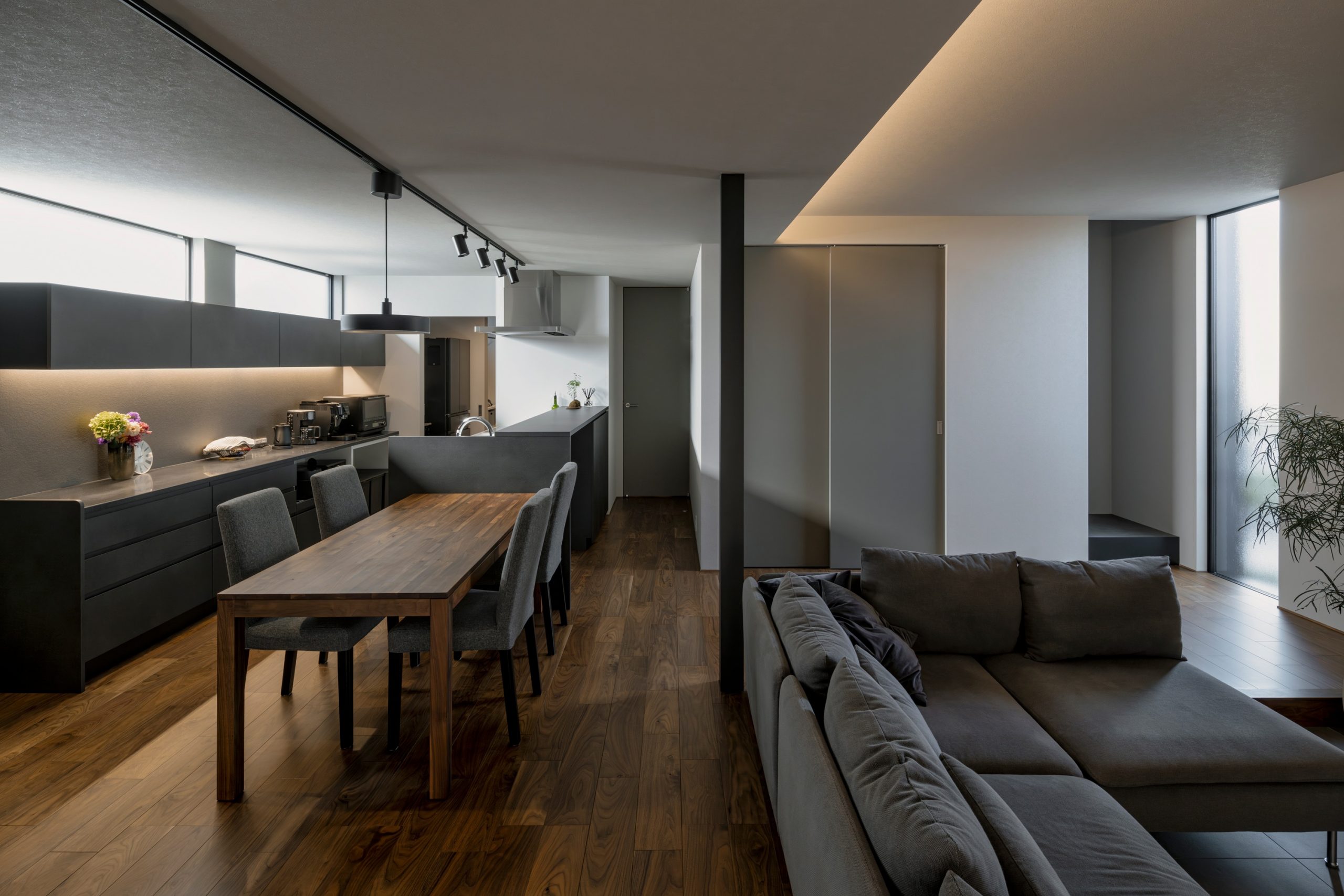 グランハウス‐グランハウス一級建築士事務所‐LDK‐グレー‐シンプル‐ホテルライク