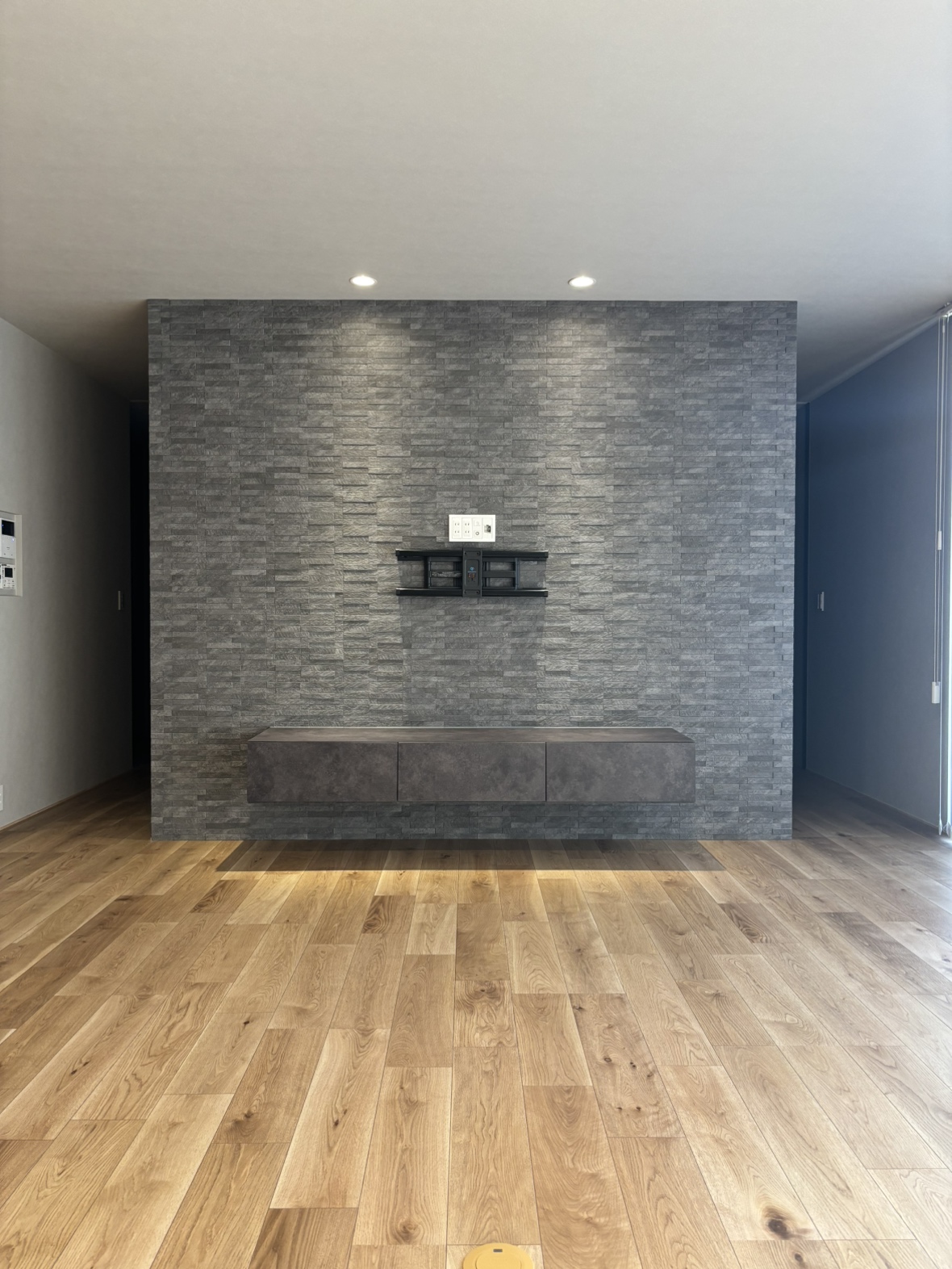 グランハウス‐グランハウス一級建築士事務所‐注文住宅‐愛知‐岐阜‐三重‐ホテルライク‐シック‐グレー‐ブラック‐LDK‐アクセントウォール