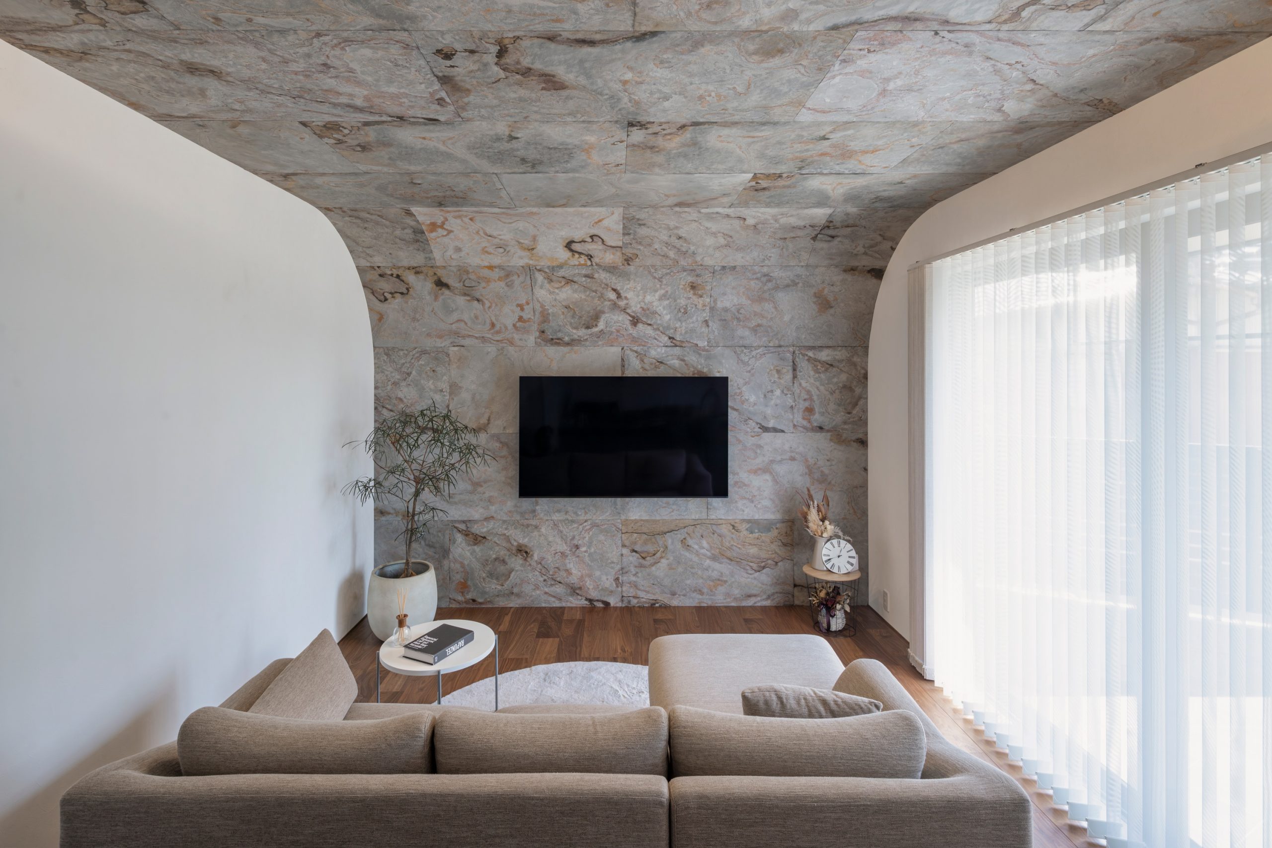 グランハウス‐グランハウス一級建築士事務所‐LDK‐R-曲線-タイル‐石目調-ホテルライク