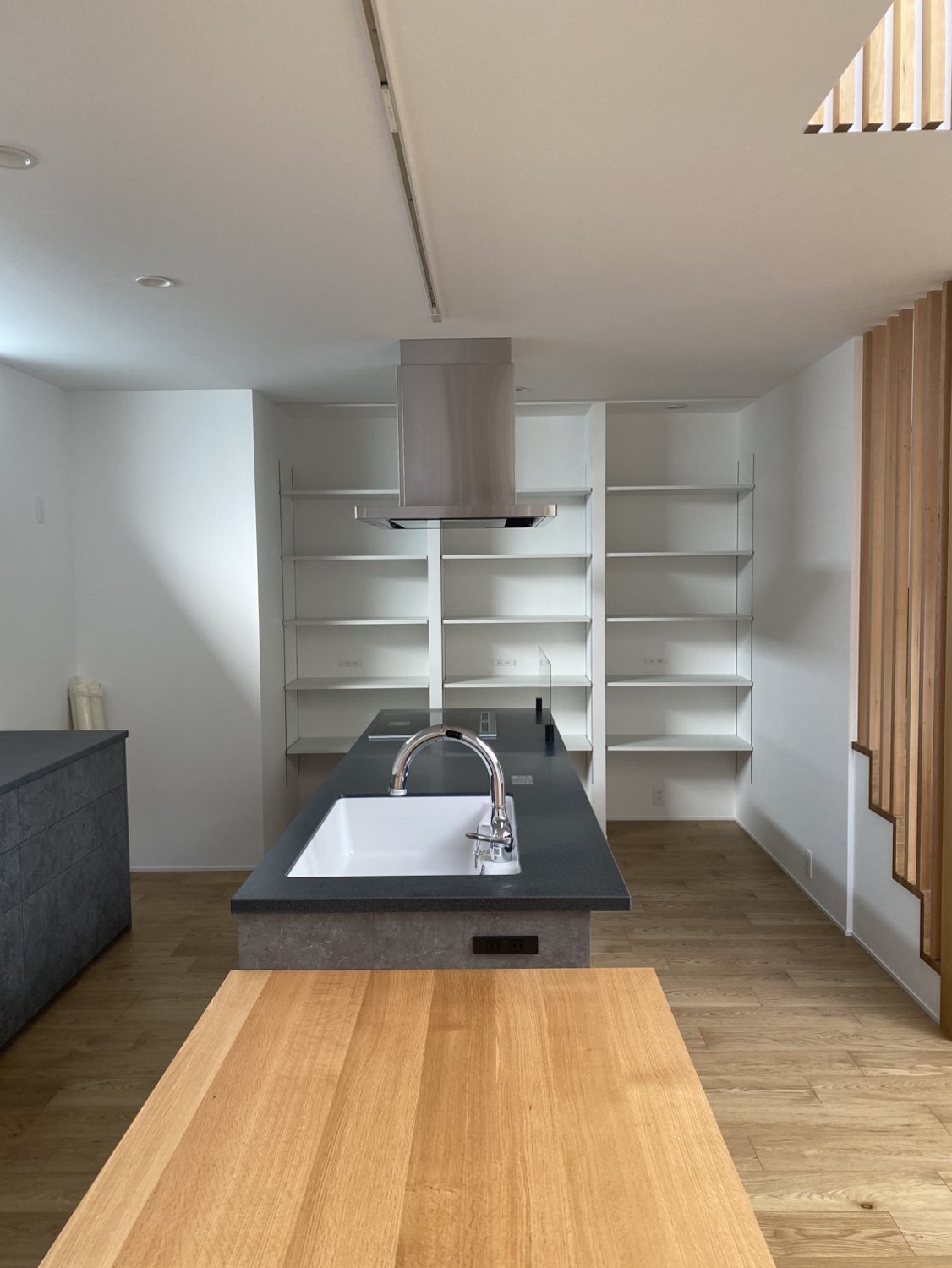 ５グランハウス-グランハウス一級建築士事務所-現場管理-完成物件-吹き抜け-格子-抜け感-視線の抜け-現場のこだわり‐寸法