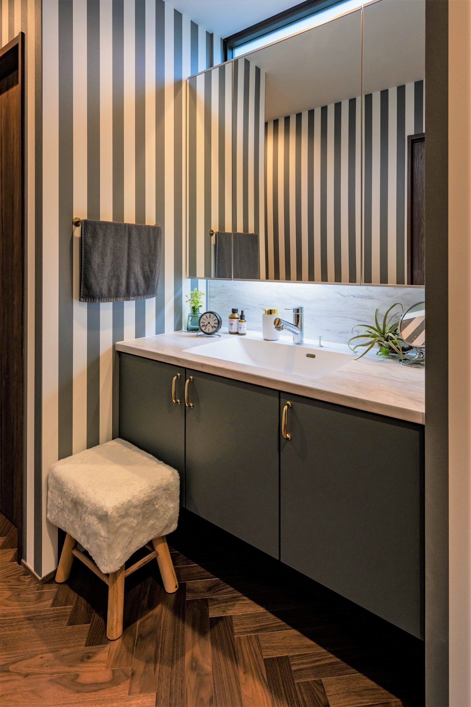 ④グランハウス‐グランハウス一級建築士事務所‐アクセントウォール-アクセントクロスーストライプ