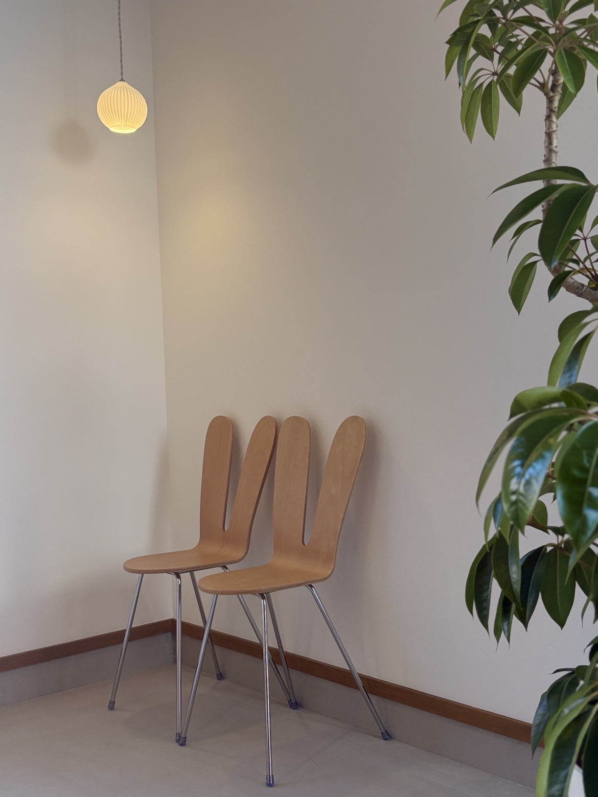 1グランハウス-グランハウス一級建築士事務所-新スタジオオープン-緑区スタジオ-チェア-ラビットチェア