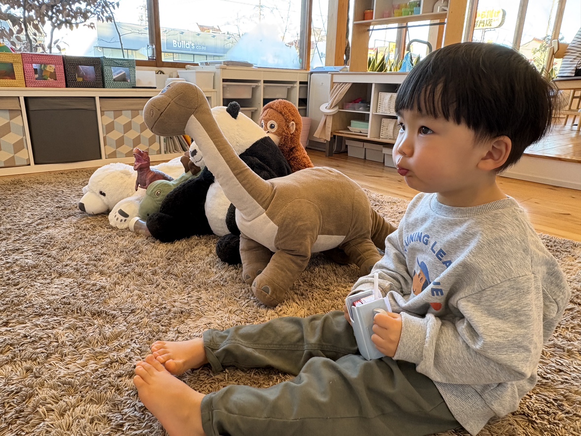 僕のお友だち連れてきたよ～！🐰🦖