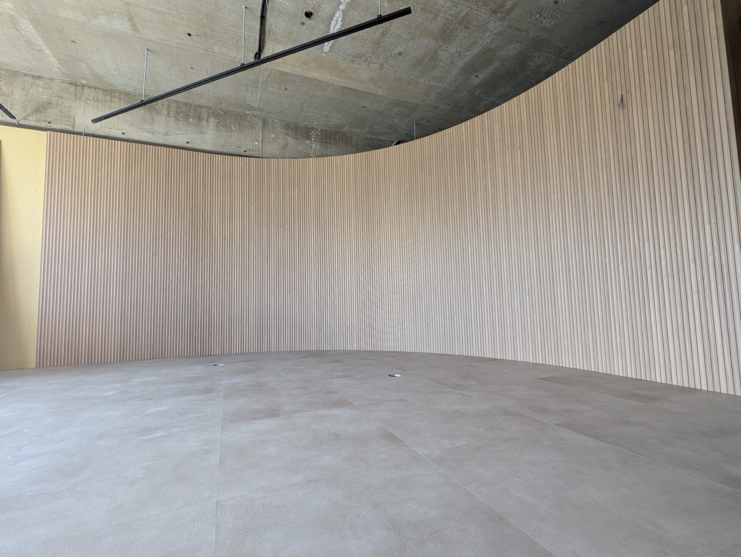 ①グランハウス-グランハウス一級建築士事務所-現場管理-店舗改装-アール壁-R-商材紹介-アイカアール