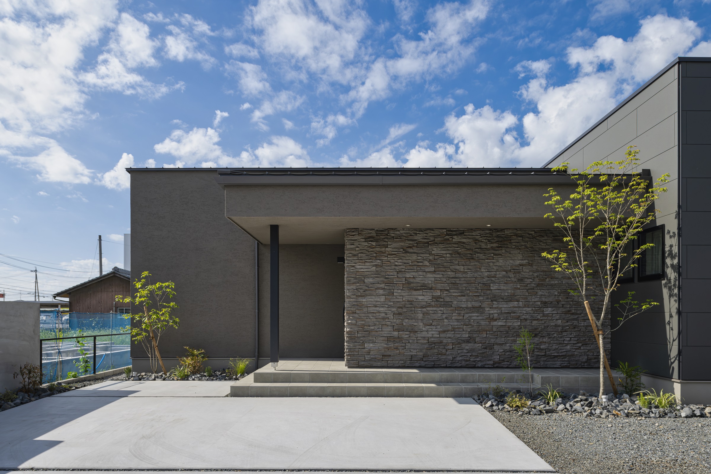 グランハウス‐グランハウス一級建築士事務所‐外観-石材-タイル‐重厚感-かっこいい