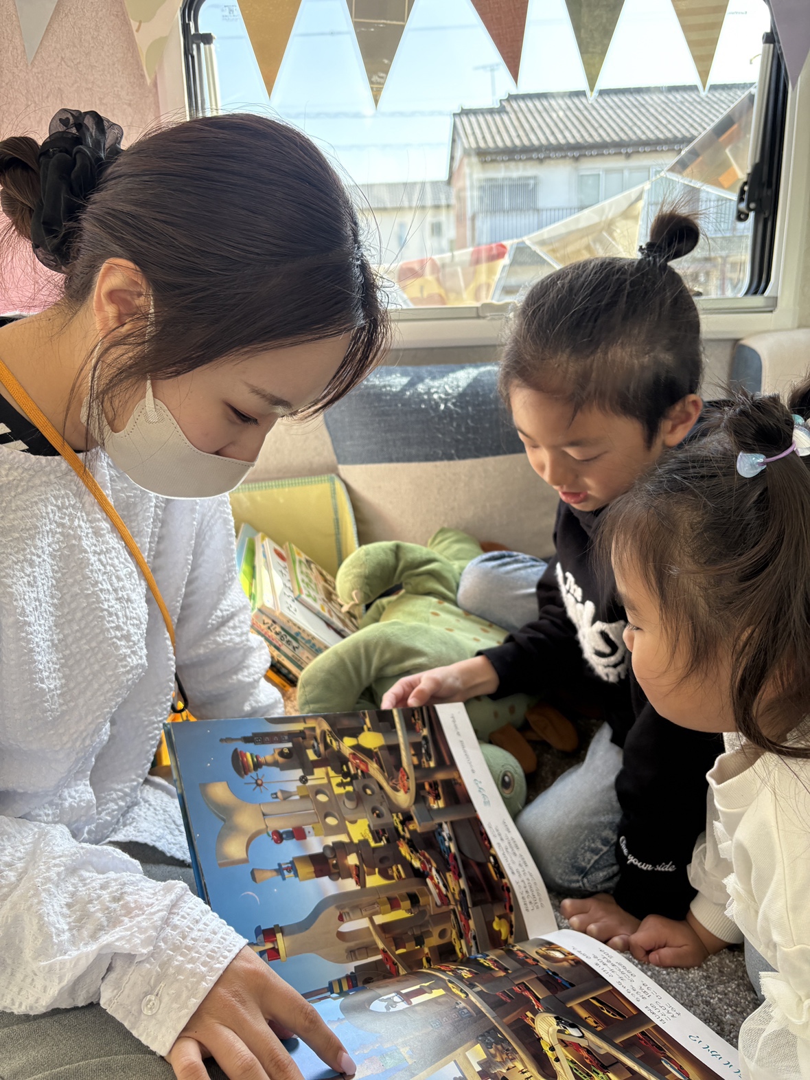 8グランハウス見学会キャンピングカーキッズスペースの様子