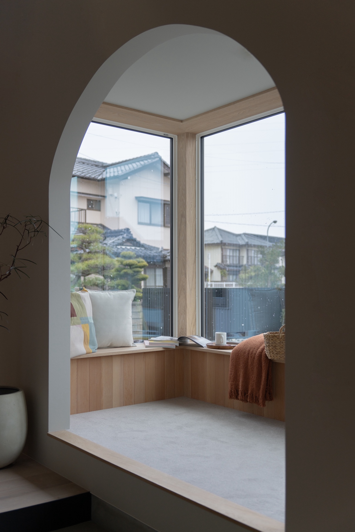 グランハウス‐グランハウス一級建築士事務所-注文住宅-岐阜三重愛知大阪-ヌック‐造作ベンチ‐絨毯-くつろぐスペース‐R-曲線