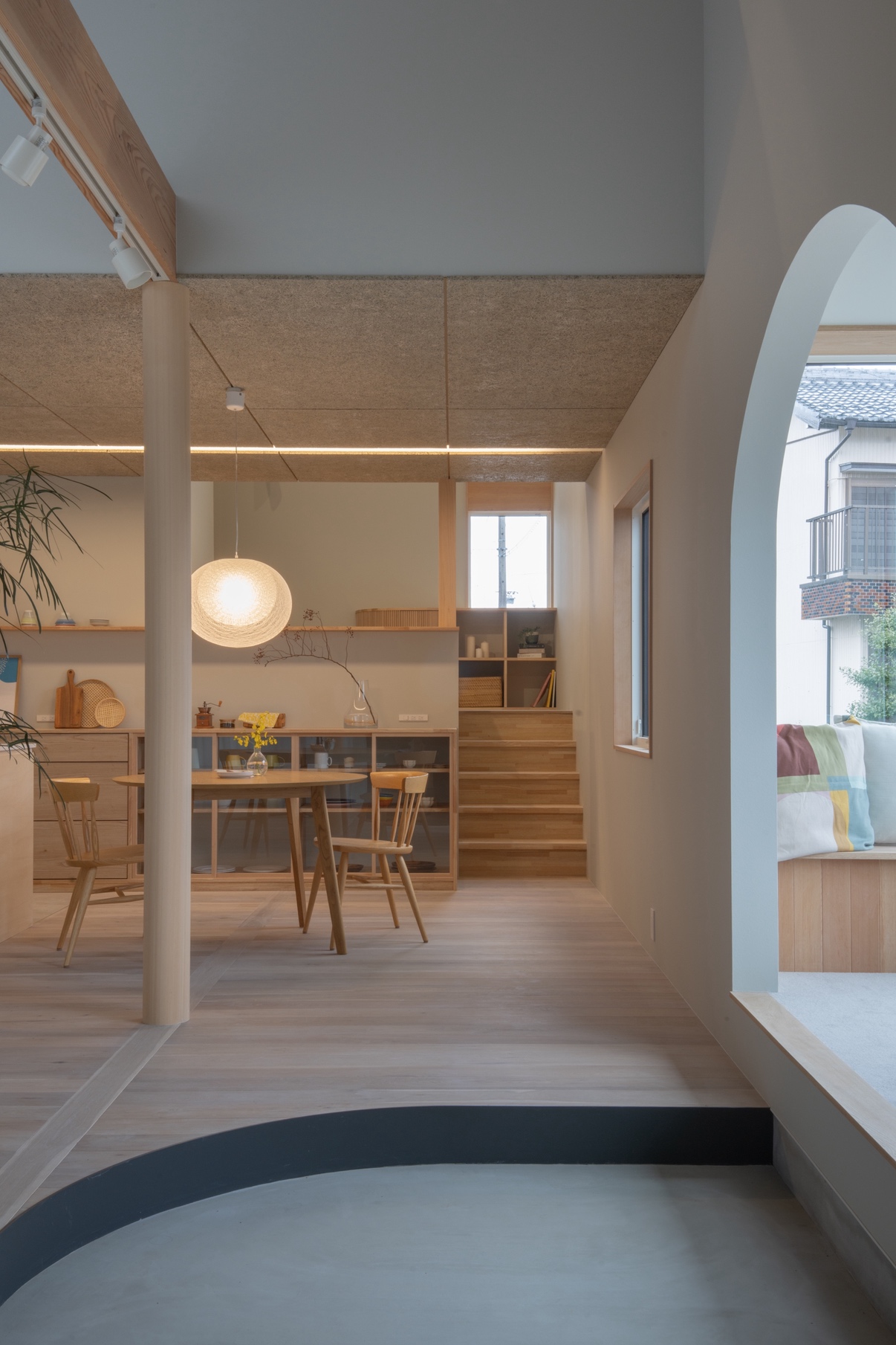 グランハウス‐グランハウス一級建築士事務所-注文住宅-岐阜三重愛知大阪-LDK-ダイニングキッチン‐木毛セメント板-吹き抜け-カフェ