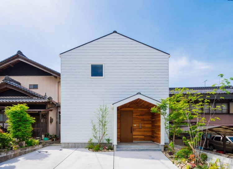 切妻屋根のおしゃれな建築事例10個|勾配・向きなど、おしゃれに仕上げるコツも